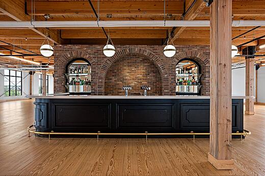 bar center